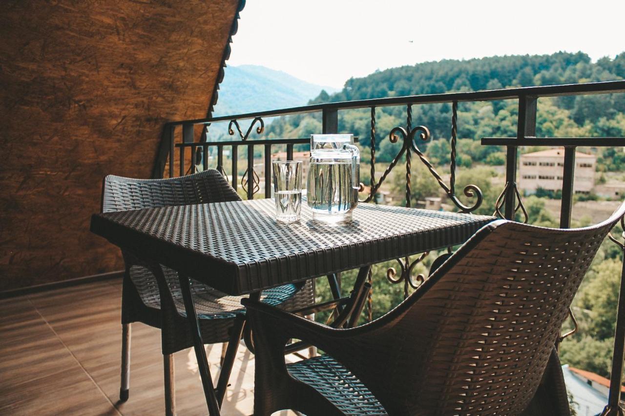 Hotel Dom Adonis Dilijan Exterior foto