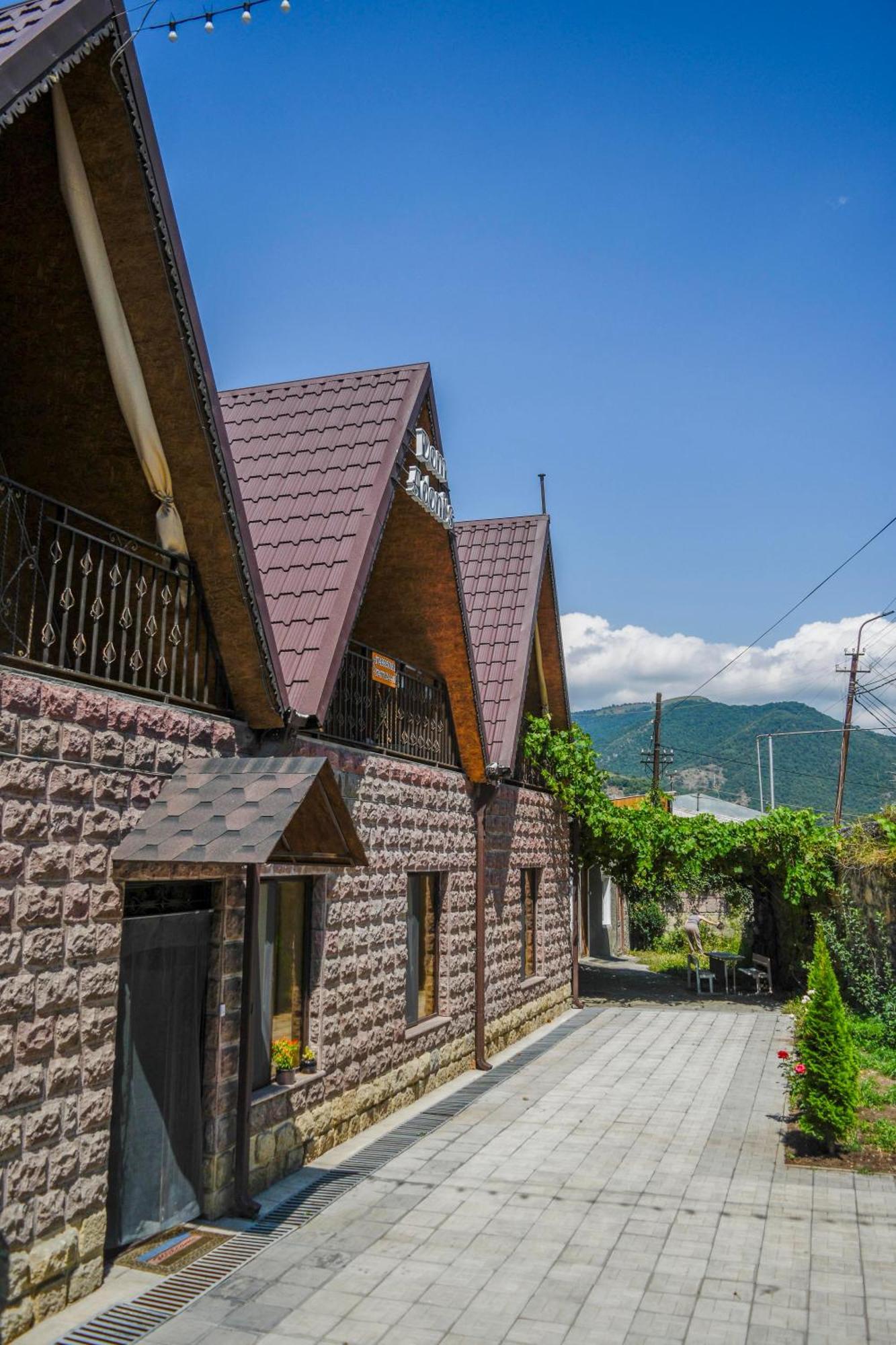 Hotel Dom Adonis Dilijan Exterior foto