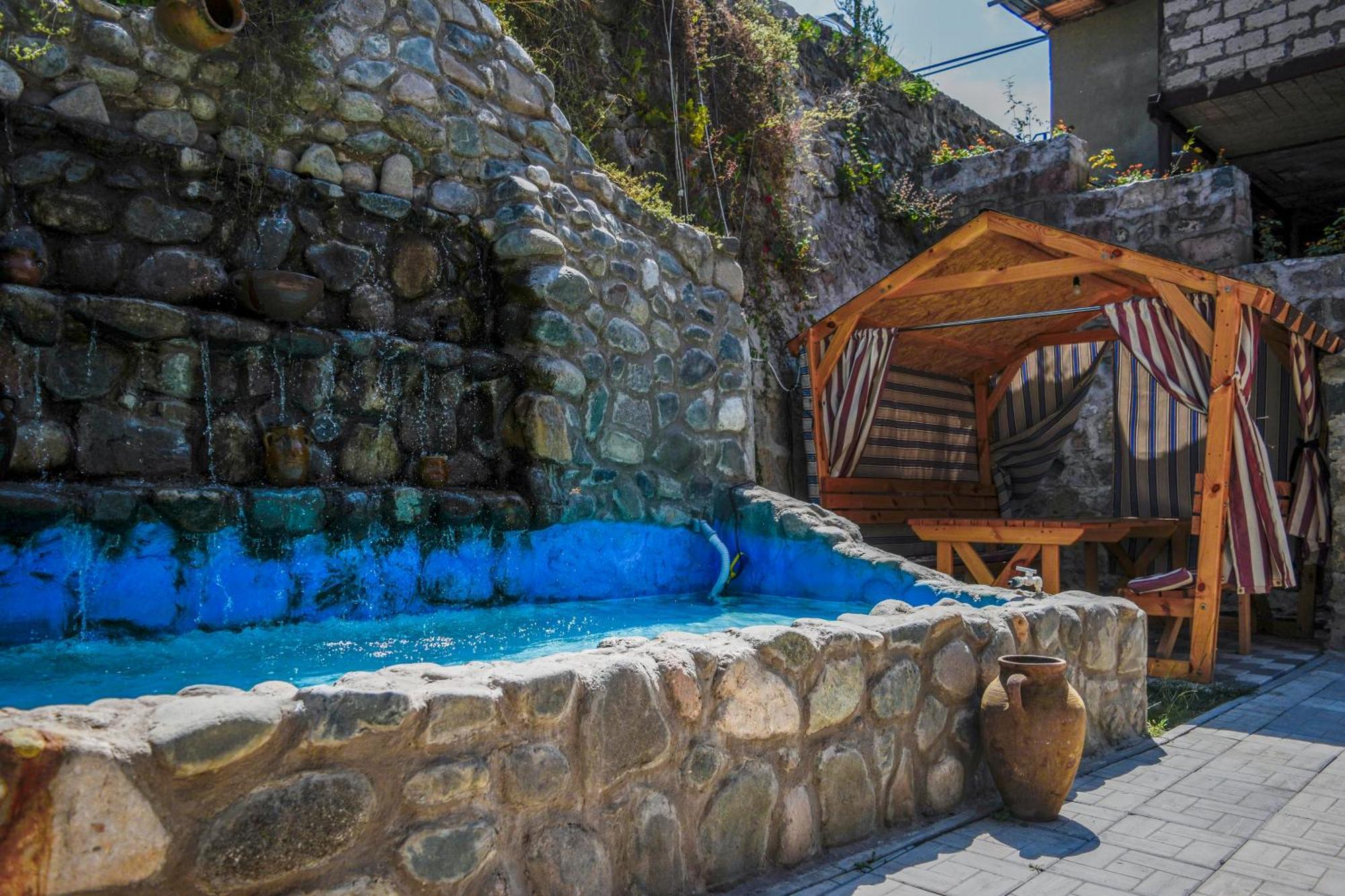Hotel Dom Adonis Dilijan Exterior foto