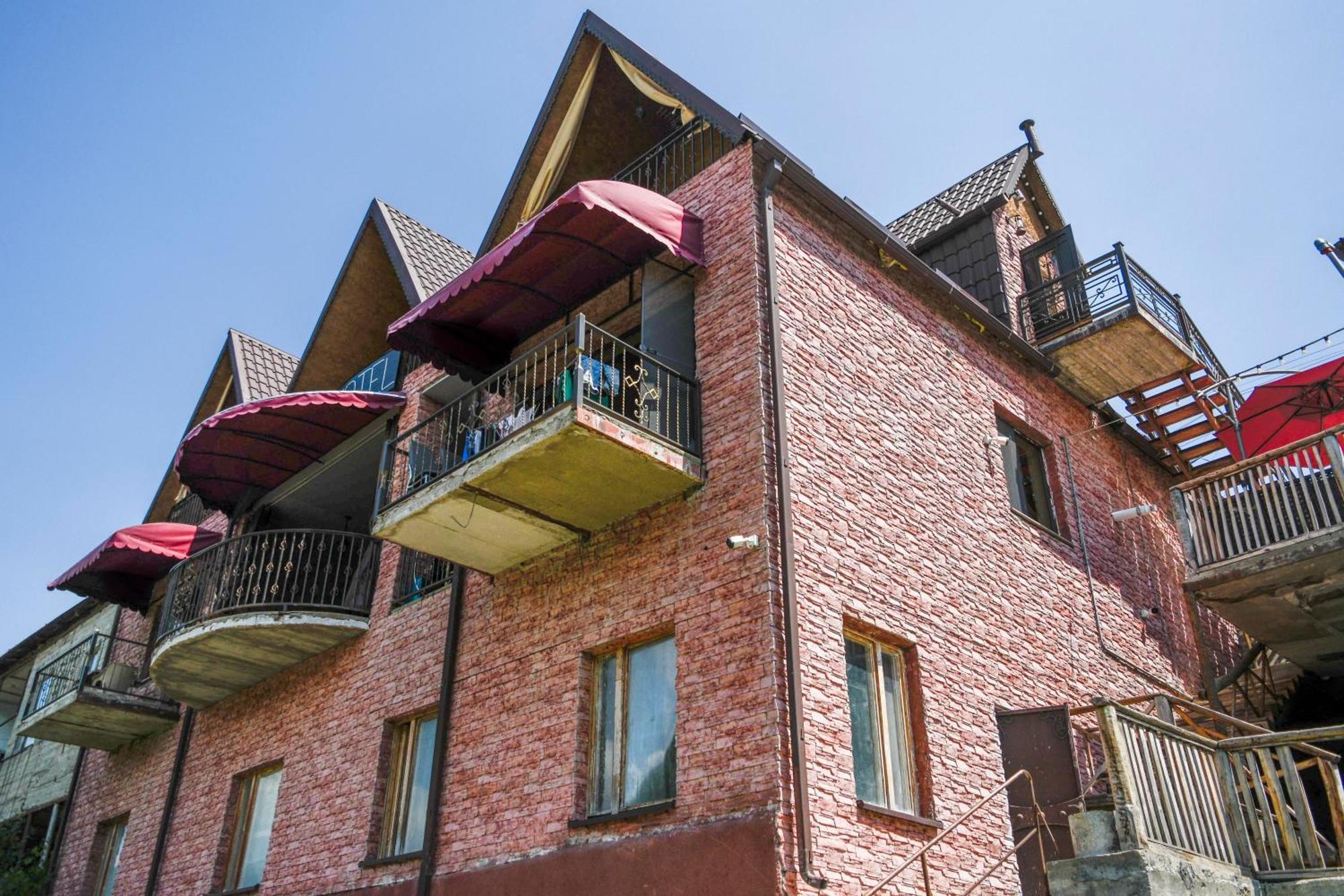 Hotel Dom Adonis Dilijan Exterior foto