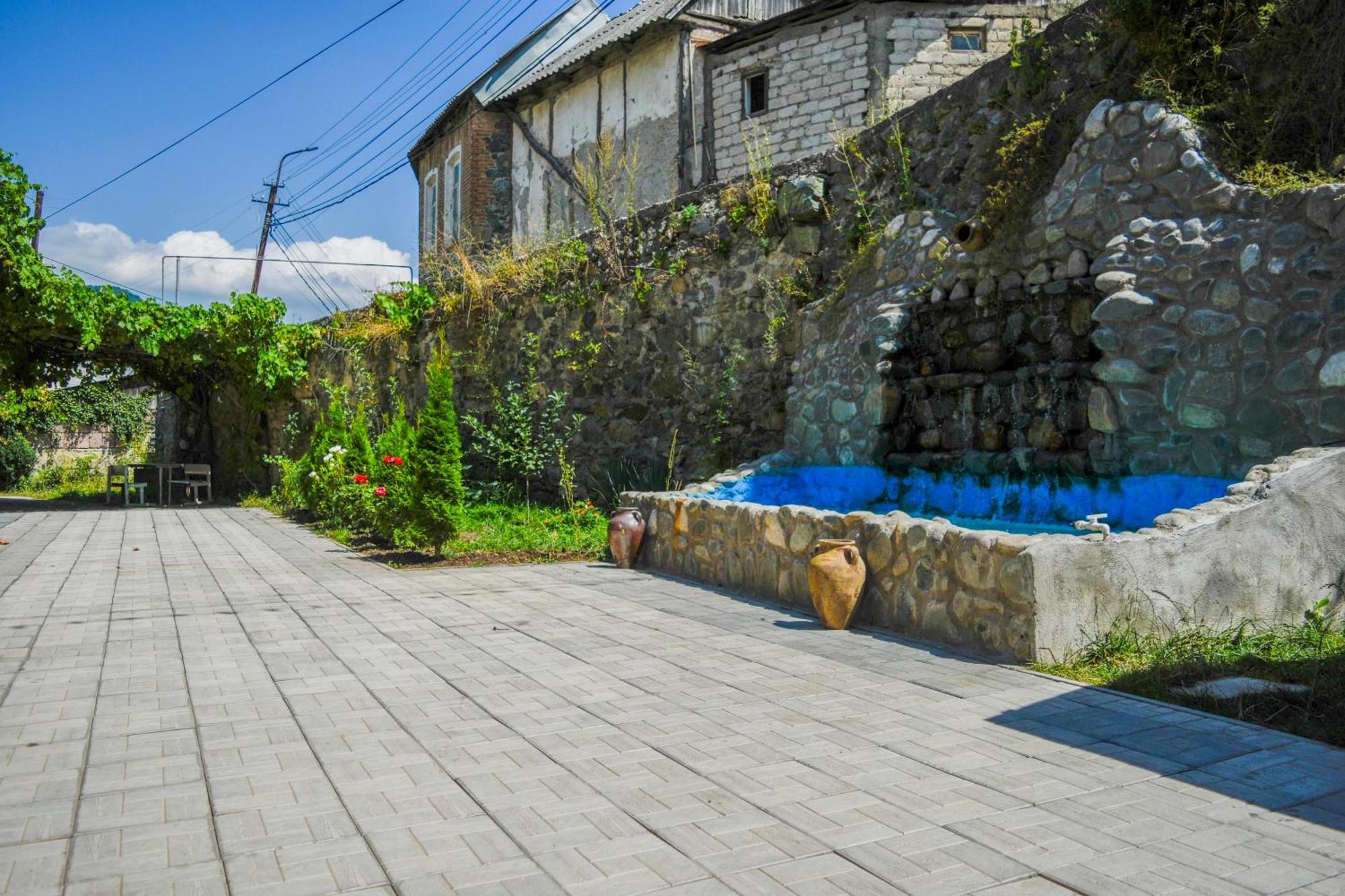 Hotel Dom Adonis Dilijan Exterior foto