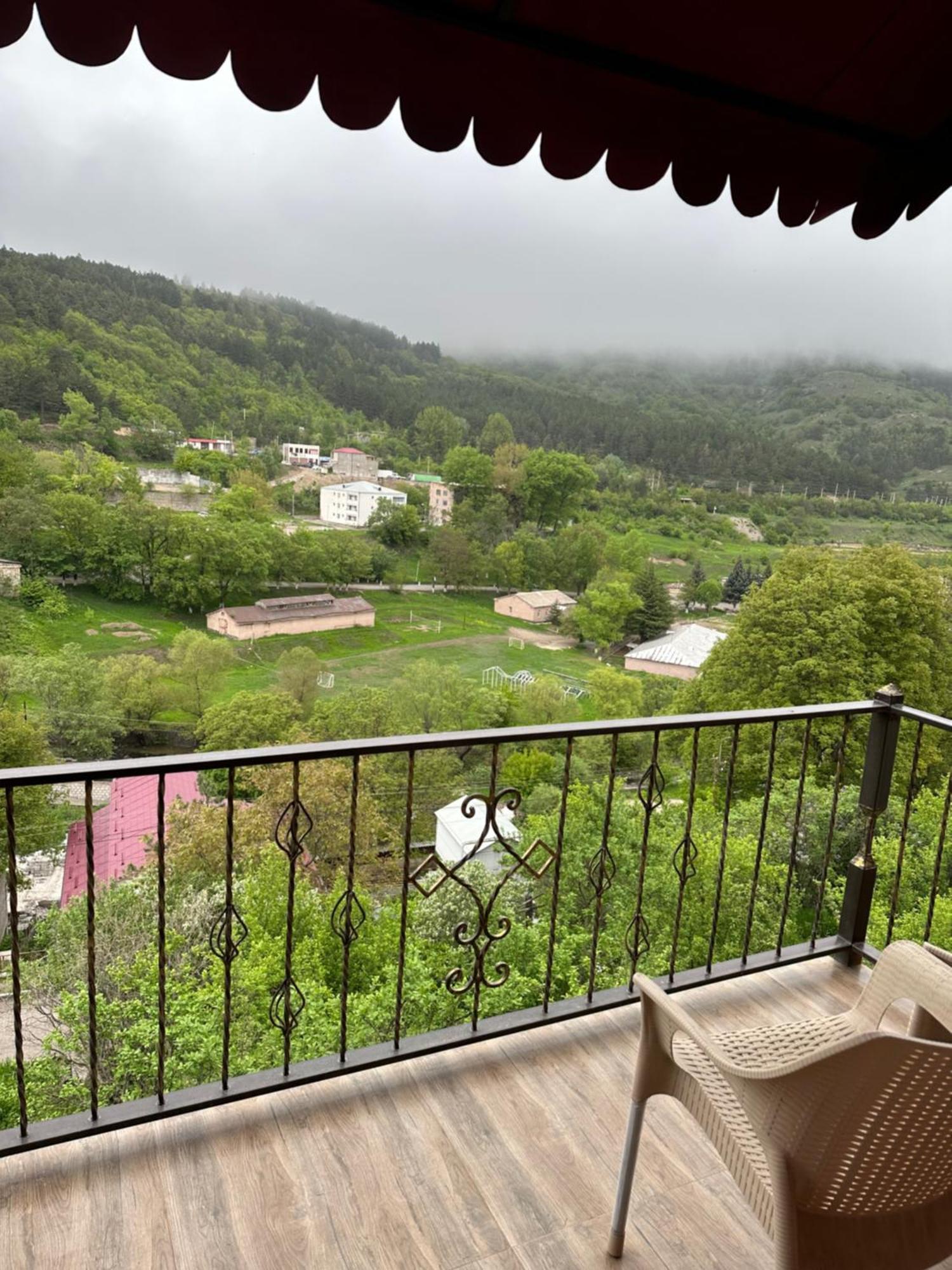 Hotel Dom Adonis Dilijan Exterior foto