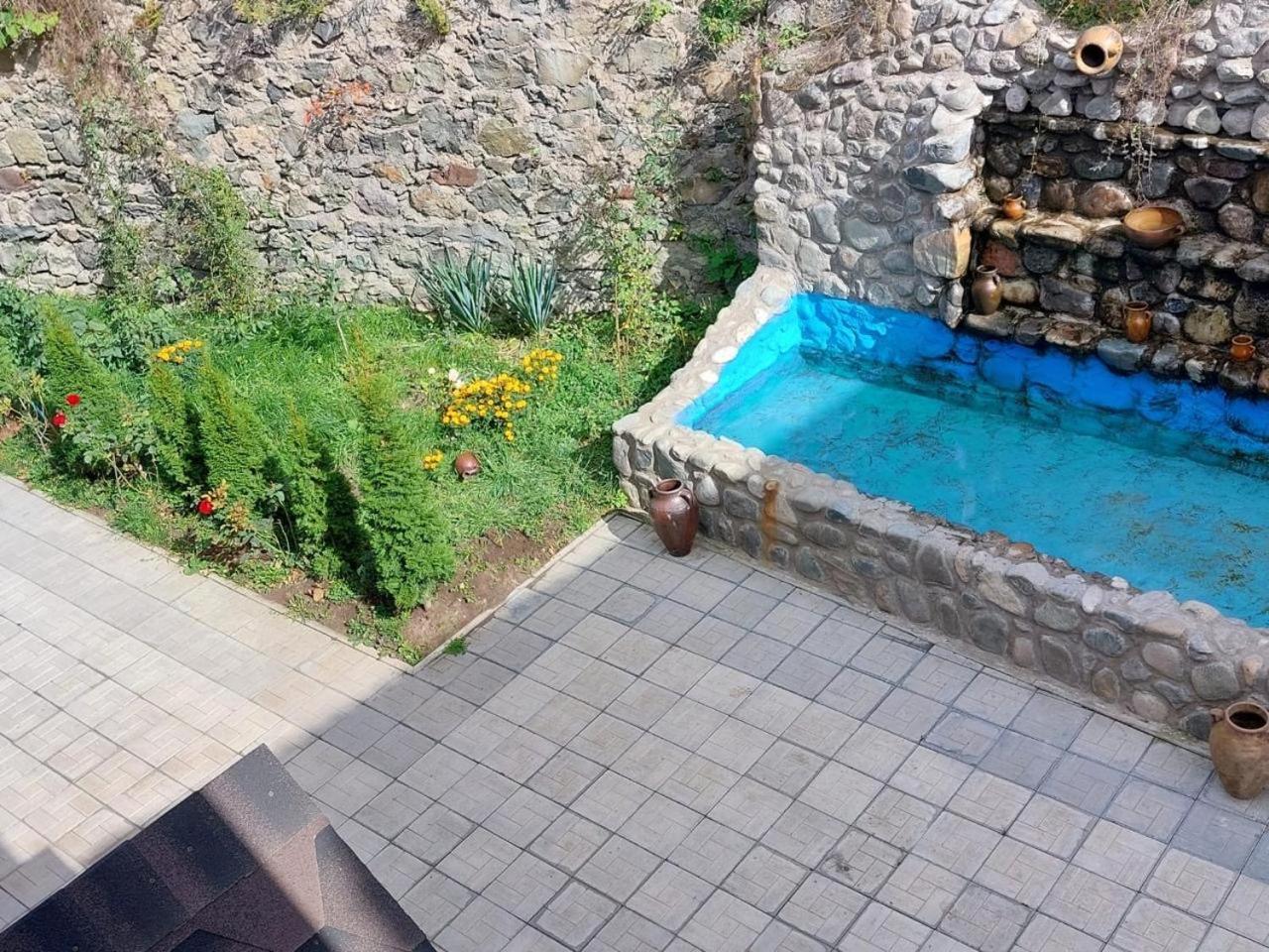 Hotel Dom Adonis Dilijan Exterior foto
