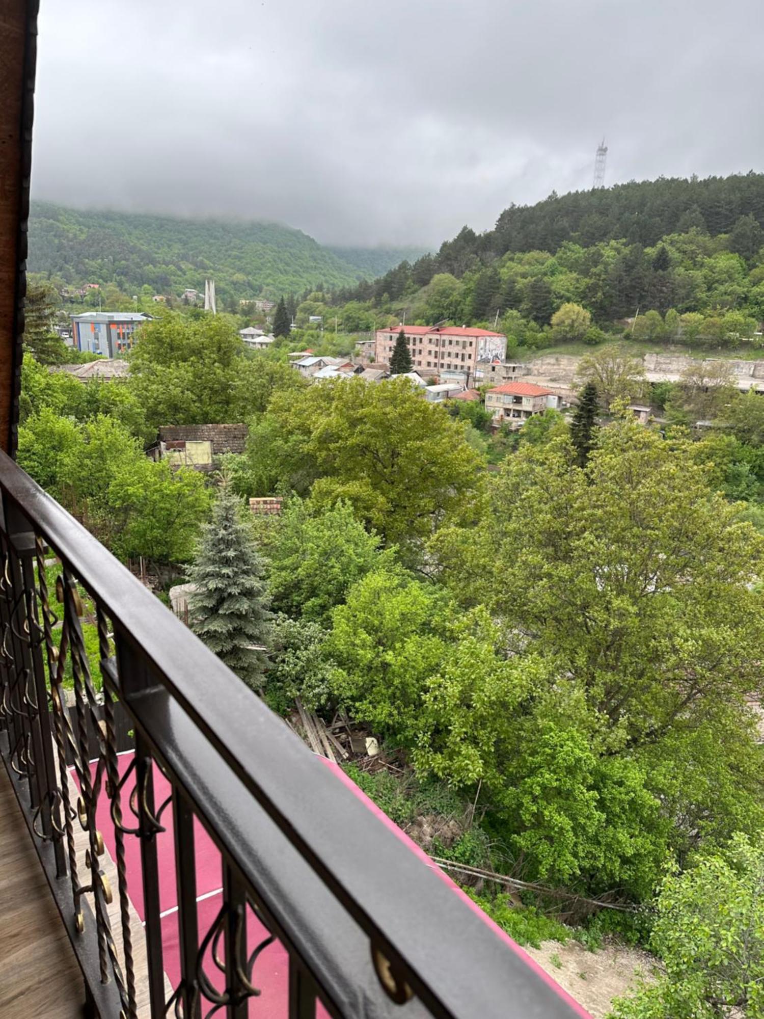 Hotel Dom Adonis Dilijan Exterior foto
