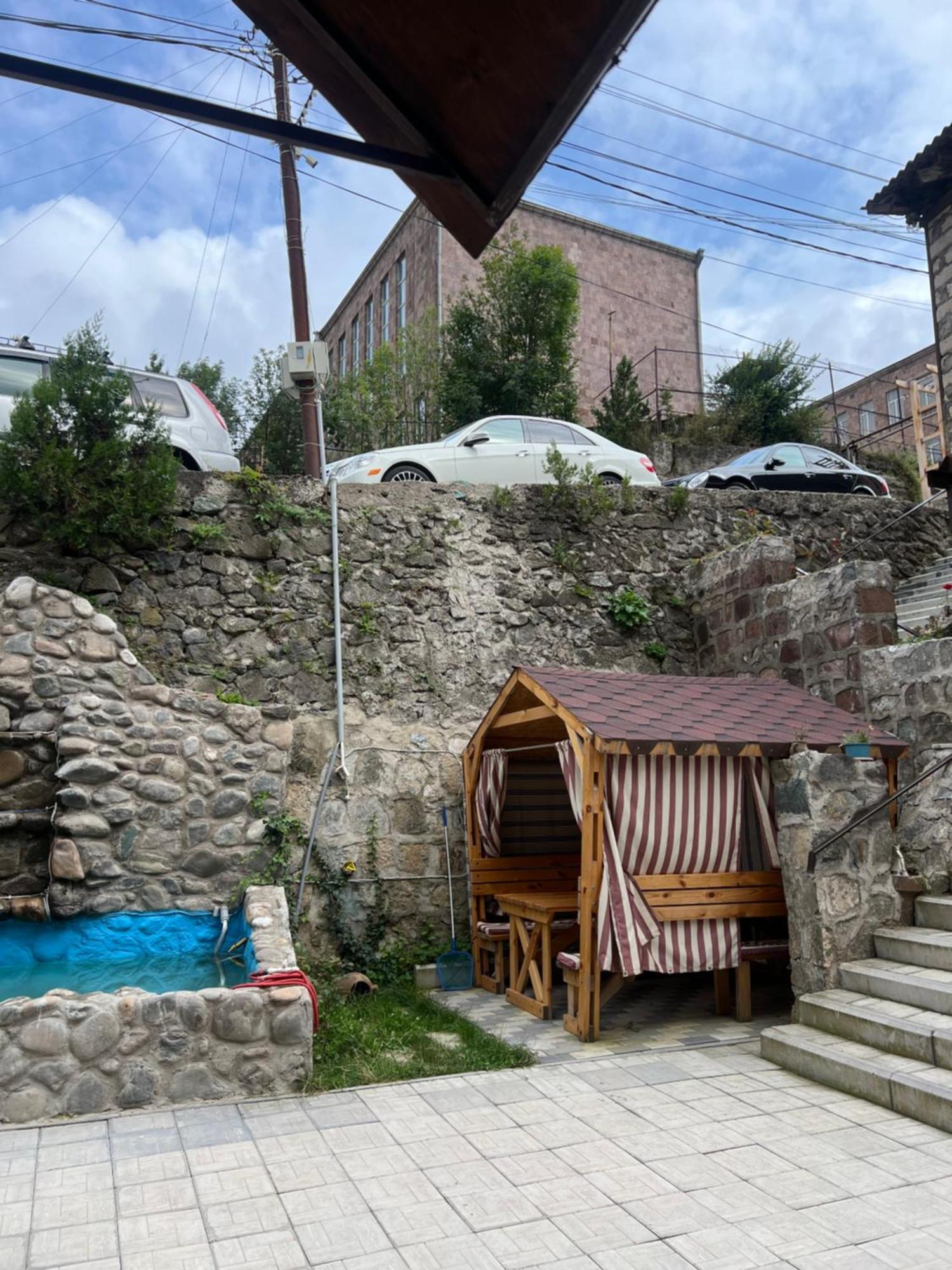 Hotel Dom Adonis Dilijan Exterior foto