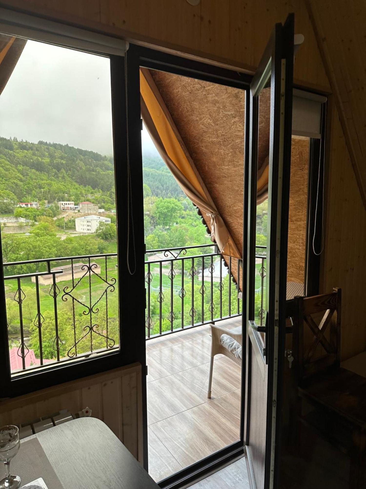 Hotel Dom Adonis Dilijan Exterior foto