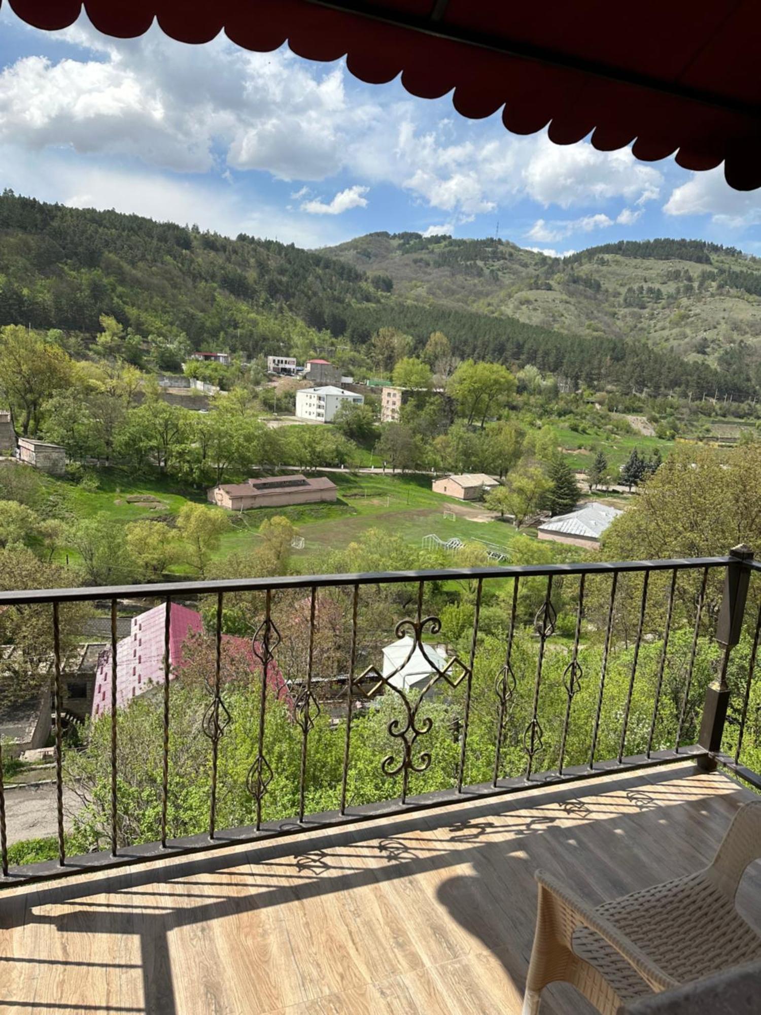 Hotel Dom Adonis Dilijan Exterior foto
